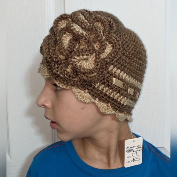 #635 NWT Handmade Kids winter hat with flower. Size: 4T - Picture 2 of 8